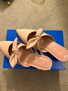 Kensie Nude Blush Knot-Accent Pointed-Toe Kitten Heels